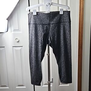 Women's Lululemon Wonder Under Black Grey Multiprint Size 18 EUC